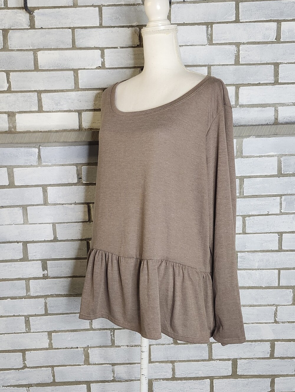 • NWT Forgotten Grace Women's Long Sleeve Peplum Top Plus Size 2X Brown